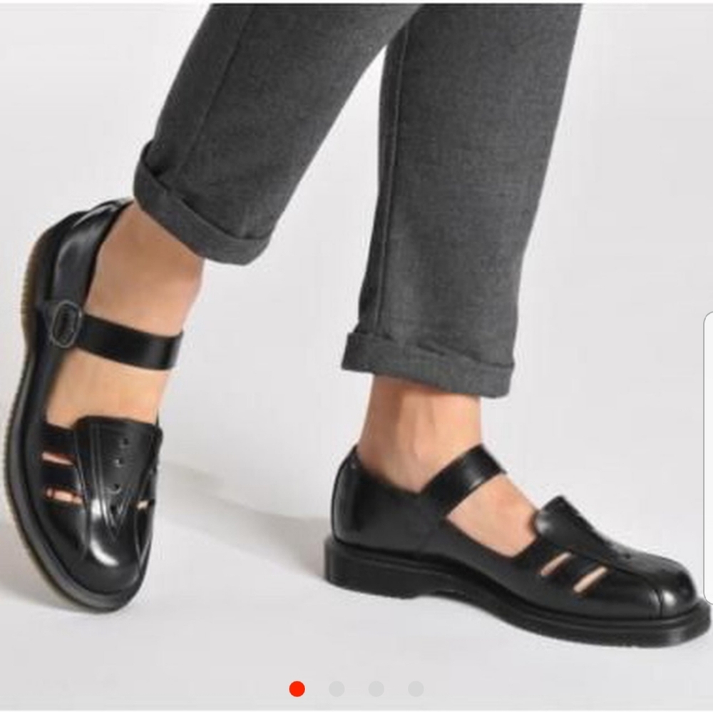 Black Dr. Martens Deardra